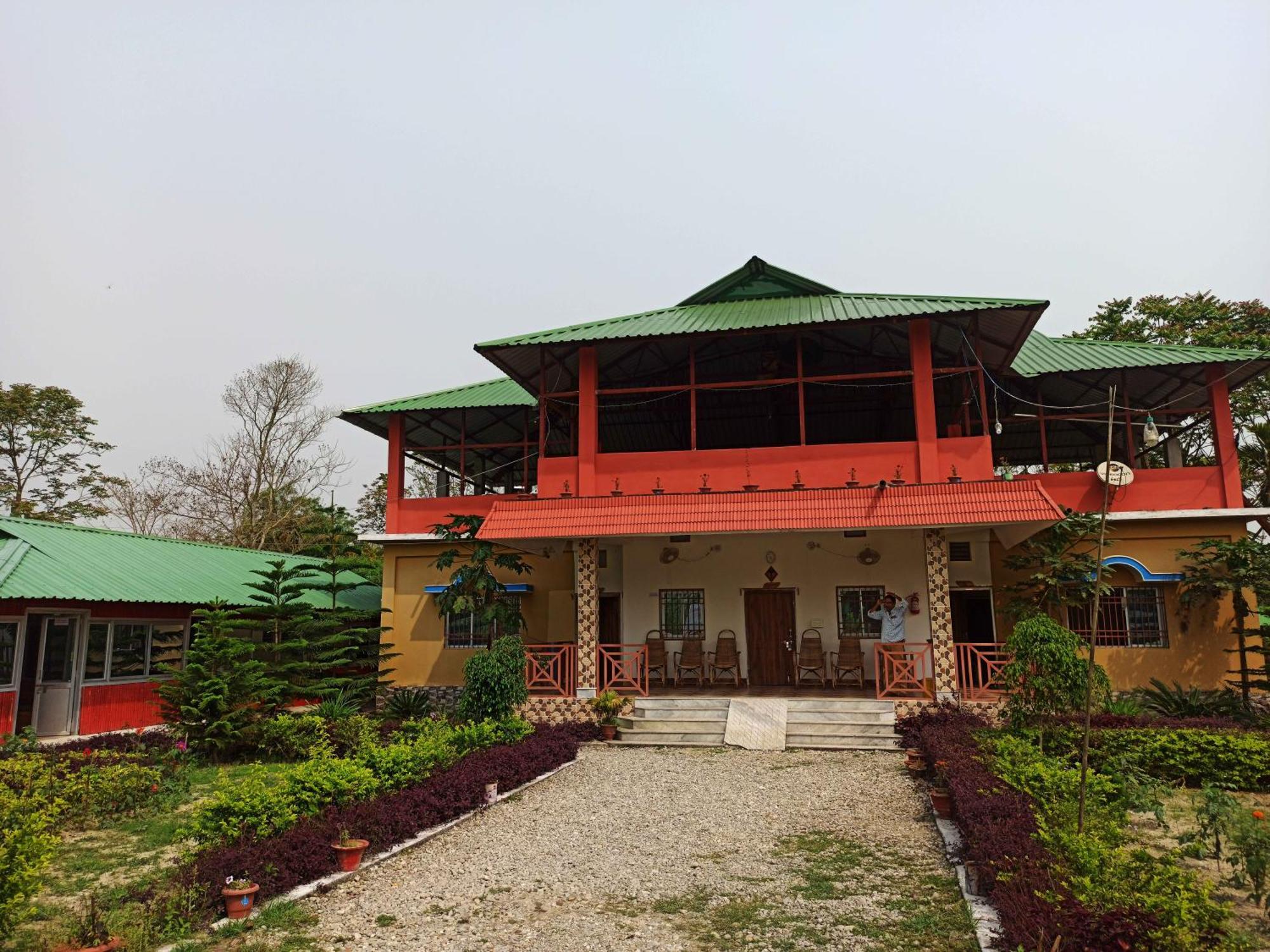 Grasshopper Jungle Queen Resort Chalsa Bagian luar foto
