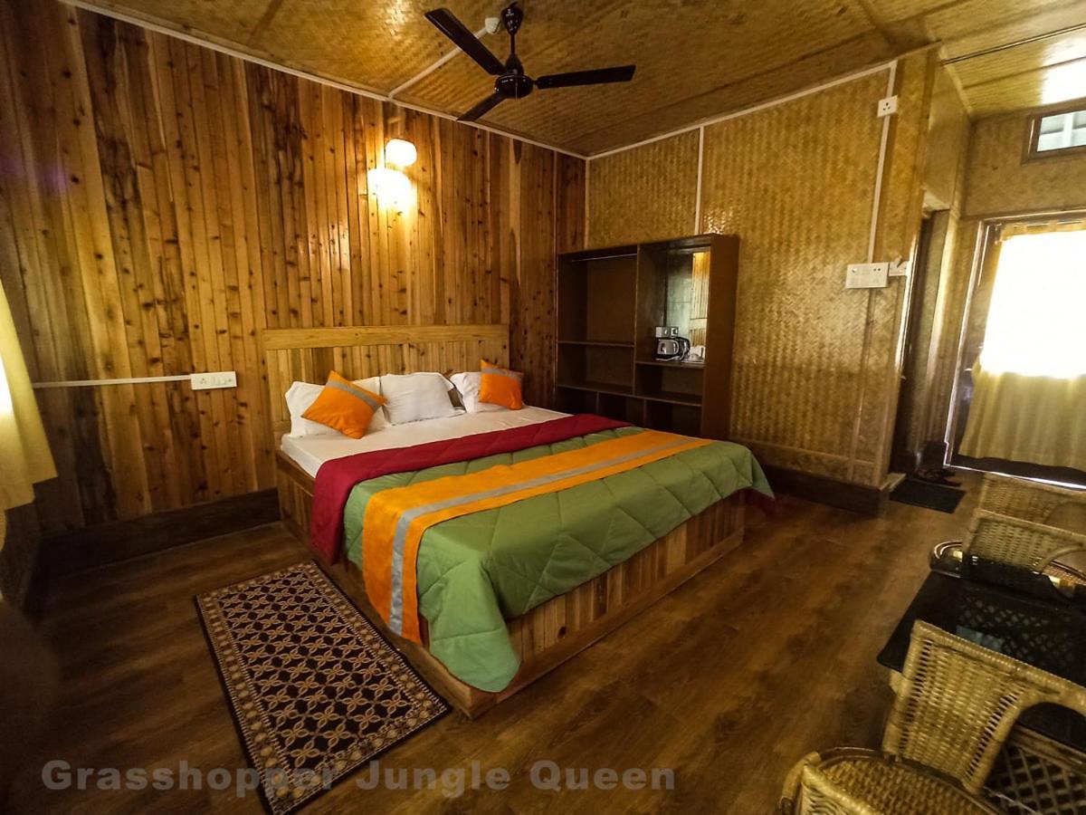 Grasshopper Jungle Queen Resort Chalsa Bagian luar foto